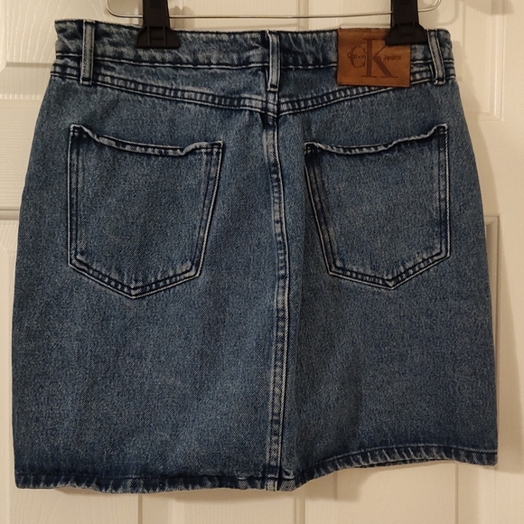 Calvin Klein Jeans Mini Denim Jean Skirt, Size Medium Wash Blue, 100% Cotton - Picture 5 of 10
